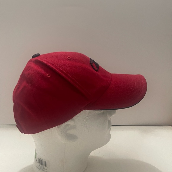 Vintage Y2K Reebok Red Strap Back Hat in Excellent Condition - Picture 2 of 4